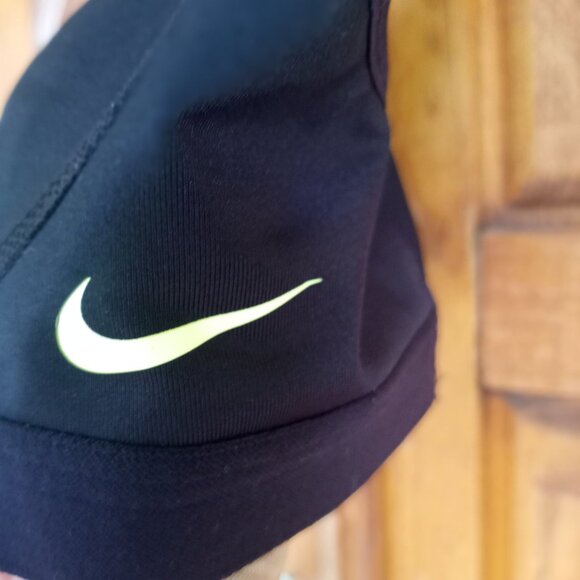 Classic black Nike sports bra - Picture 7 of 11